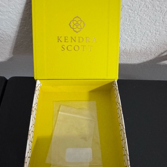 Sold Kendra Scott Multi Strand Necklace Gild Tone Adjustable Length - Picture 8 of 10